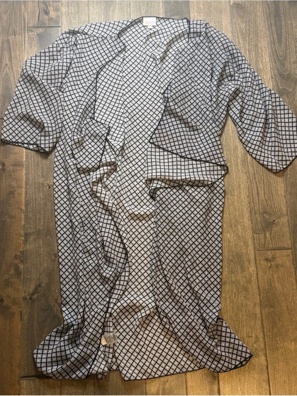 LuLaRoe Shirley Large Black White Geometric Print Open Front Kimono Cardigan